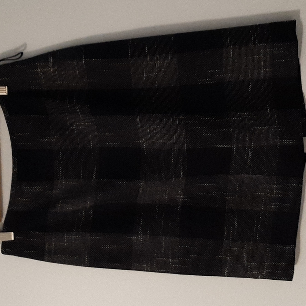 TAHARI Navy/white plaid pencil skirt sz 8